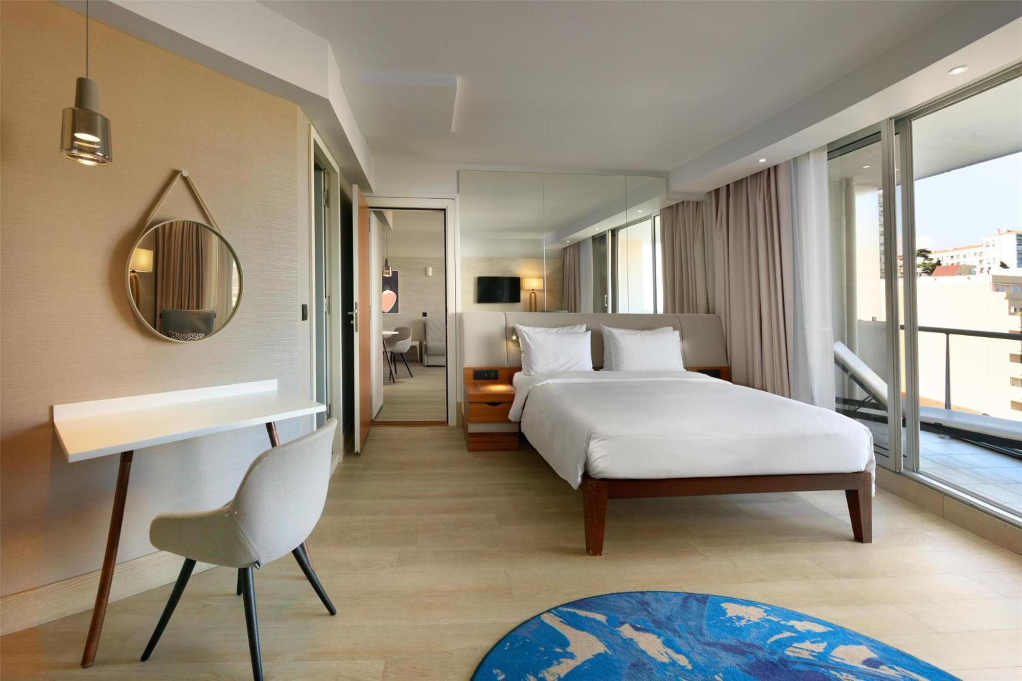 Suite Junior con terraza y vistas a la bahía